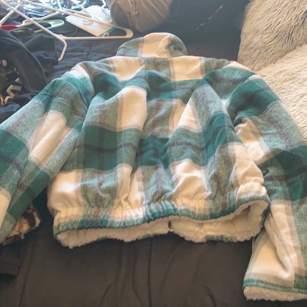 Fluffy jacket - Picture 3 of 3